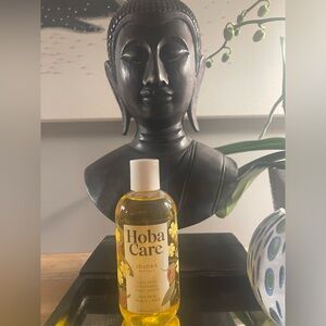 Wipe out makeup remover. 100% pure Jojoba Oil. No burning on eye. 250ml